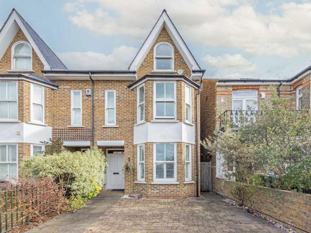 Clifton Road, Kingston Upon Thames KT2 4 bed house to rent £4,700 pcm £1,085 pw