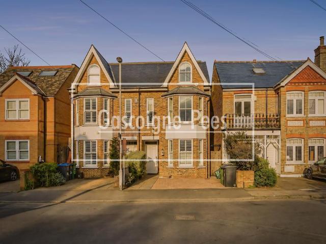 Clifton Road, Kingston upon Thames, KT2 4 bed house to rent £4,700 pcm £1,085 pw