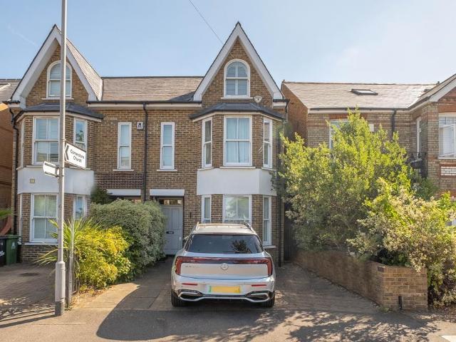 Clifton Road Kingston upon Thames KT2 4 bed semi detached house to rent £4,500 pcm £1,038 pw
