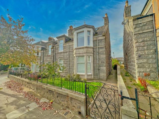 Clifton Road, Hilton, Aberdeen, AB24 4 bed flat to rent £1,550 pcm £358 pw