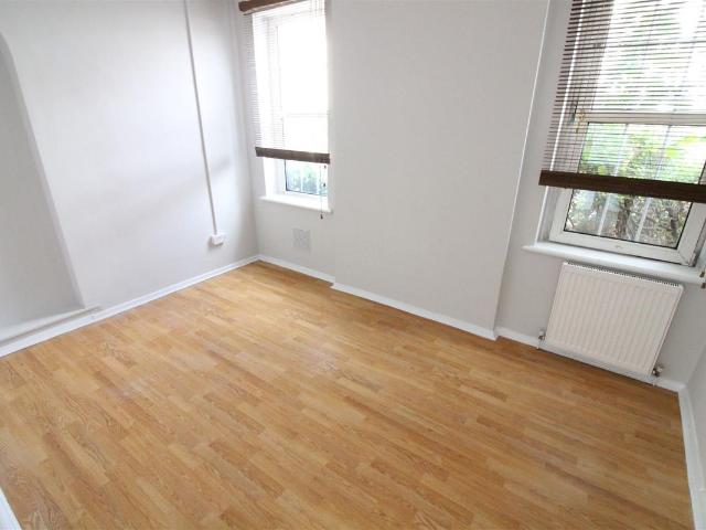 Clifton Road, Isleworth TW7, 3 bed flat to rent, £1,650 pcm | PrimeLocation