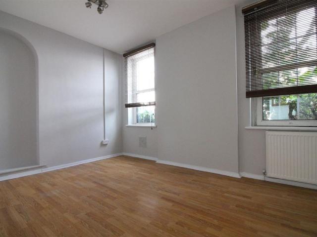 Clifton Road, Isleworth TW7, 3 bed flat to rent, £1,800 pcm | PrimeLocation