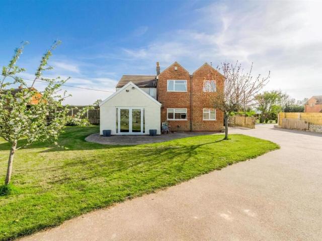 Clifton Road, No Mans Heath, Tamworth B79, 4 bed detached house to rent, £1,900 pcm | PrimeLocation