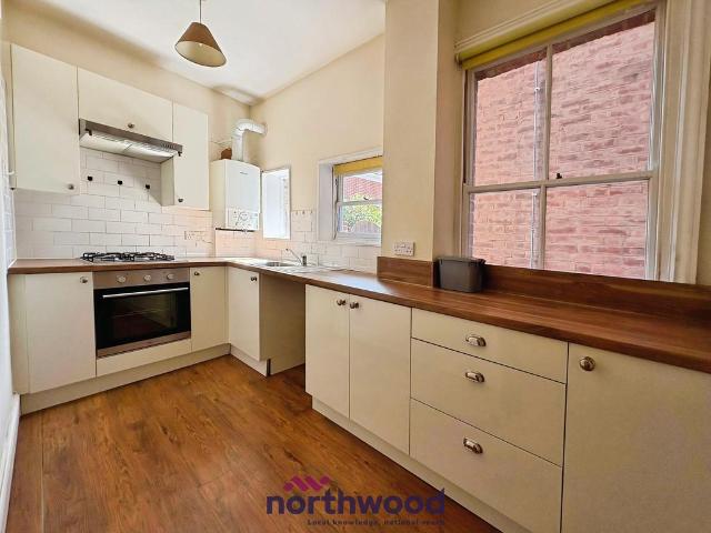 Clifton Road, Newtown, Exeter, EX1 2 bed flat to rent £1,275 pcm £294 pw