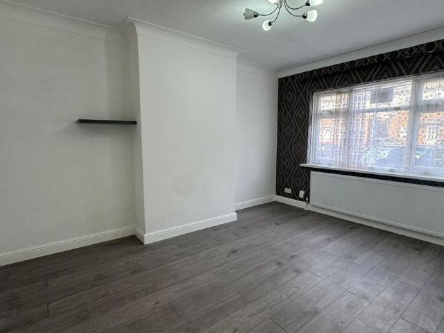 Clifton Road, Slough SL1, 2 bed flat to rent, £1,650 pcm | PrimeLocation