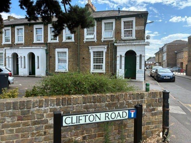 Clifton Road, Slough SL1, Studio to rent, £925 pcm | PrimeLocation