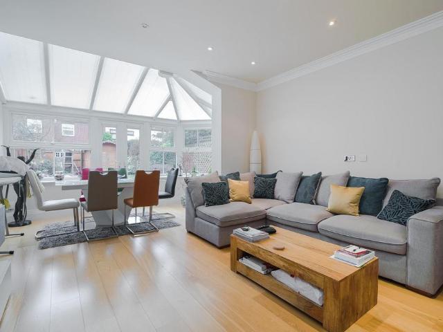 Clifton Road, Surrey KT2 4 bed house to rent £4,700 pcm £1,085 pw