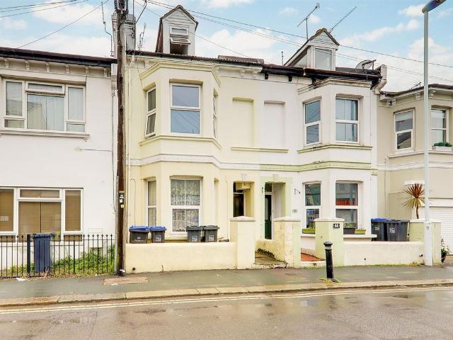 Clifton Road, Worthing BN11, 2 bed flat to rent, £1,300 pcm | PrimeLocation