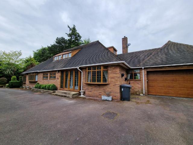Clifton Road, Tettenhall WV6 4 bed detached house to rent £2,500 pcm £577 pw