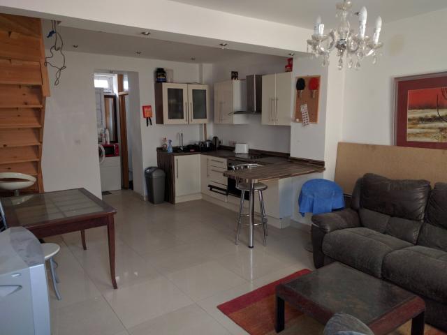 Clifton Row, City Centre, Swansea SA1 6XG StudentDigz Ltd