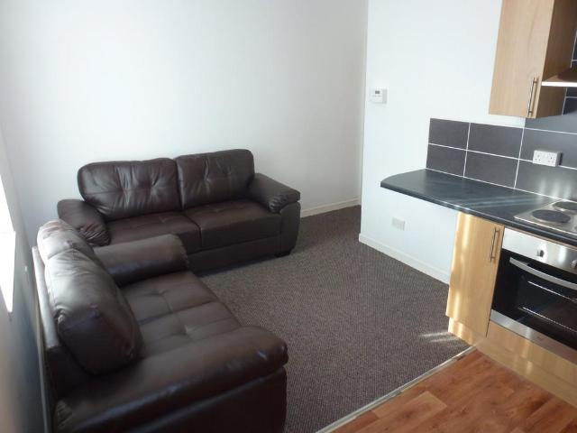 Clifton Street, Adamsdown, Cardiff, CF24 2 bed flat to rent £950 pcm £219 pw