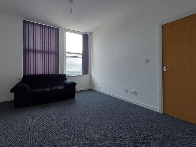 Clifton Street, Adamsdown, Cardiff, CF24 2 bed flat to rent £975 pcm £225 pw