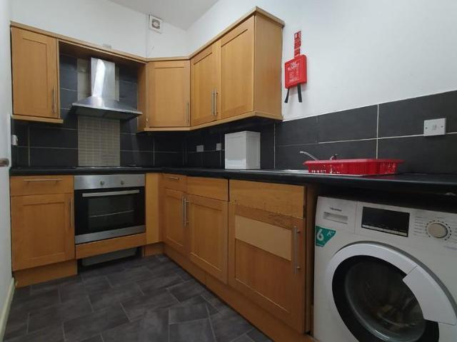 Clifton Street, Adamsdown, Cardiff, CF24 2 bed flat to rent £1,000 pcm £231 pw