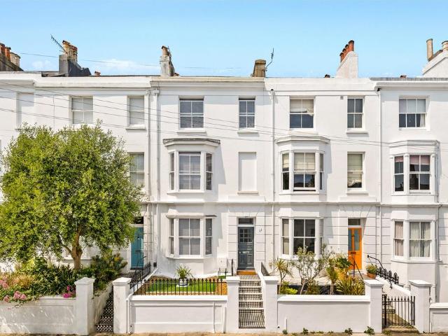 Clifton Street, Brighton, East. 4 bed terraced house to rent £3,250 pcm £750 pw