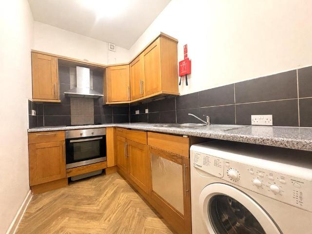 Clifton street, Cardiff CF24 2 bed apartment to rent £975 pcm £225 pw