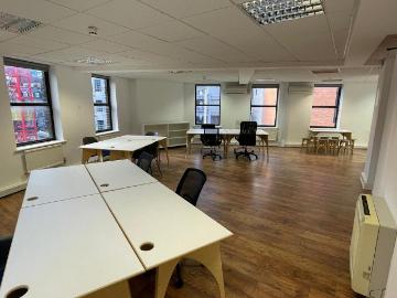 Clifton Street, London, EC2A 1 bed property to rent £4,000 pcm £923 pw