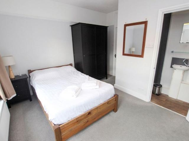 Clifton Street, Reading RG1, 1 bed terraced house to rent, £695 pcm | PrimeLocation