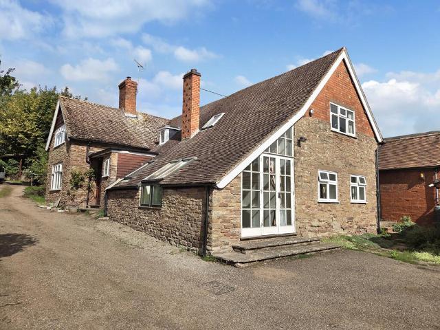 Clifton Upon Teme, Worcestershire 3 bed farm house to rent £1,700 pcm £392 pw