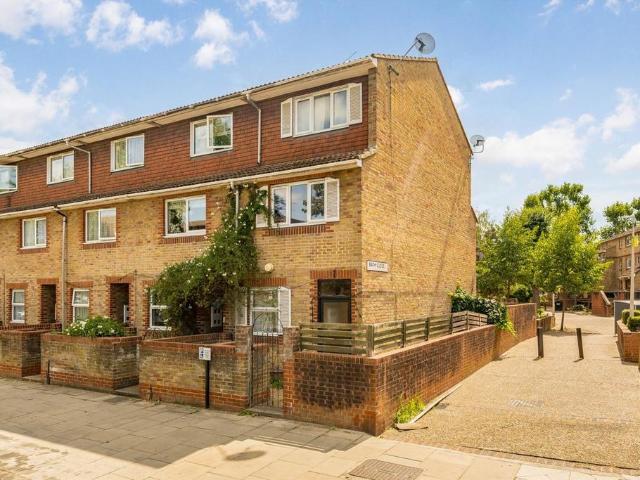 Clifton Way, London SE15 4 bed semi detached house to rent £3,750 pcm £865 pw