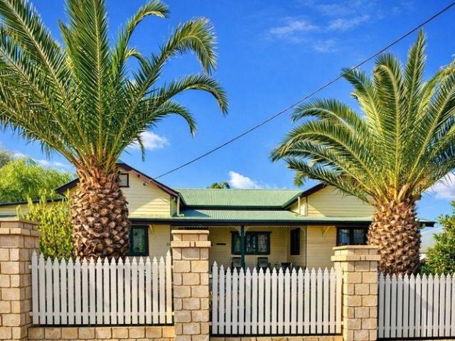 Clifton 25 William Street | Stacey Thorpe J.N Straney Real Estate