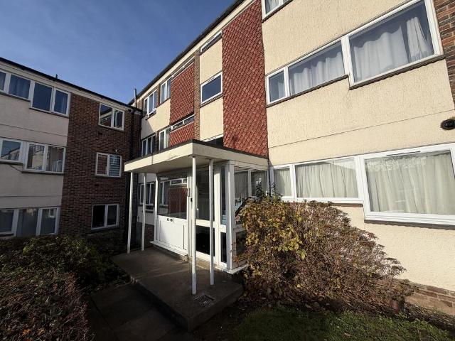 Cliftonville Court, NORTHAMPTON 2 bed flat to rent £1,050 pcm £242 pw