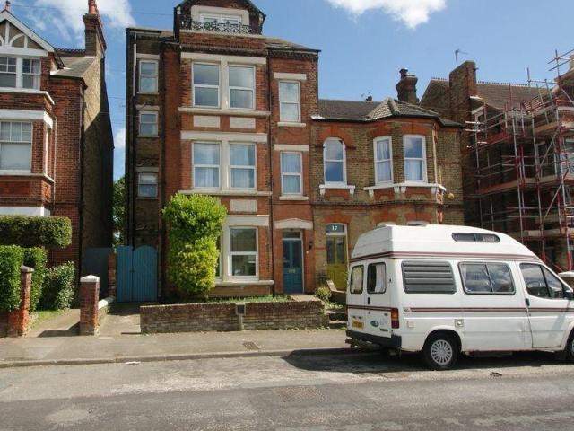 Cliftonville Avenue, Cliftonville. 2 bed flat to rent £900 pcm £208 pw