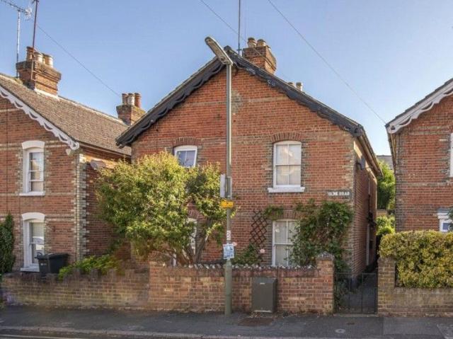 Cline Road, Guildford GU1, 2 bed flat to rent, £2,000 pcm | PrimeLocation
