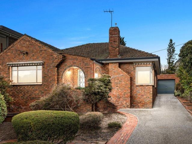 Clinker Deco with Delightful Scope to Modernise or Redevelop