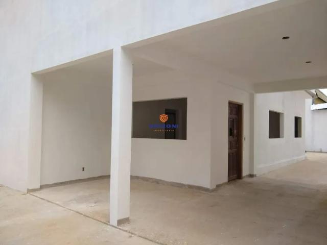 Clinica | recepção | 4 salas | 2 banheiros | 4 vagas | ótima localização