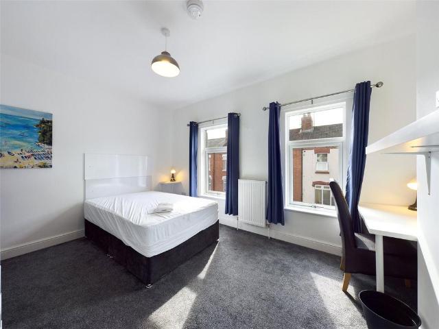 Clinton Road, Northampton NN4 4 bed house to rent £2,200 pcm £508 pw