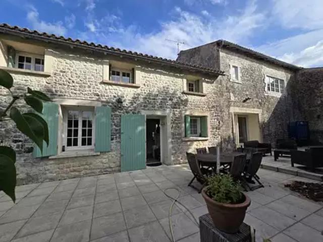 Jonzac 17500 Achat / Vente maison 8 pièces t8 parking
