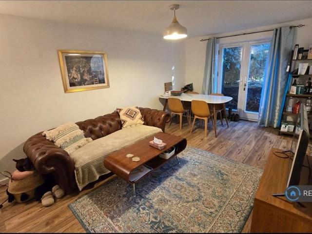 Clipstone Brook Way, Milton Keynes, MK10 2 bed maisonette to rent £1,300 pcm £300 pw