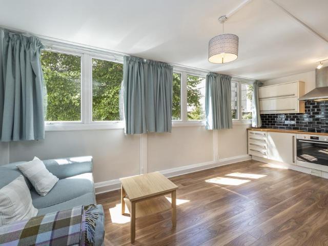 Clipstone Street, London W1W Studio to rent £2,100 pcm £485 pw
