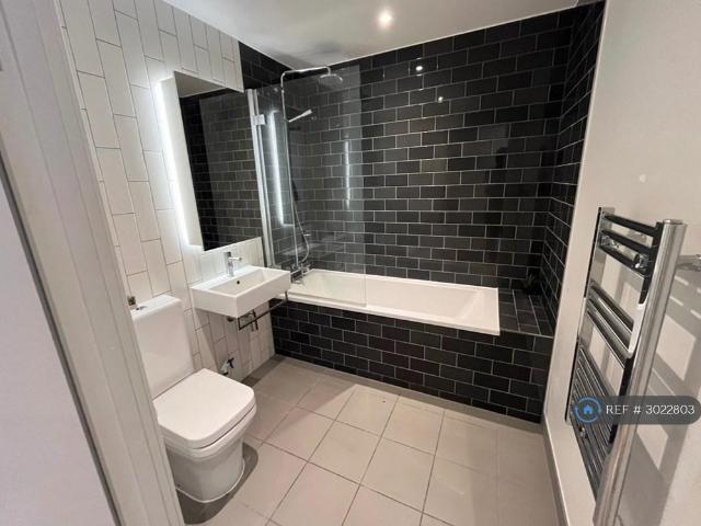 Clipper St, London, E16 1 bed penthouse to rent £2,200 pcm £508 pw
