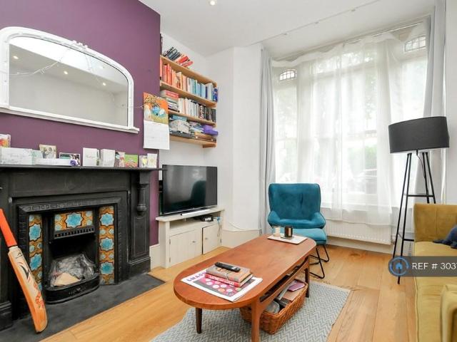 Clissold Crescent, London, N16 1 bed flat to rent £2,700 pcm £623 pw