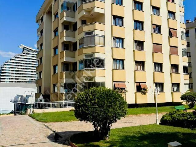 Clk'dan Gülevler Sitesinde 7/24 Güvenlikli K&açık Otoparklı 3+1