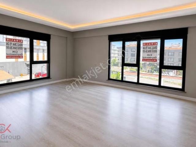 Clk'dan Vadişehir'de Kapalı Havuzlu Güvenli Sitede Kiralık 2+1