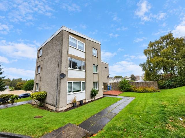 Clutha Place, East Kilbride, South Lanarkshire G75, 1 bed flat to rent, £725 pcm | PrimeLocation