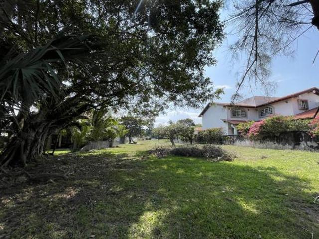 CLUB DE GOLF, Terreno en VENTA de 1,308 m2 colindante a fairway, con 20 metros de frente al campo!