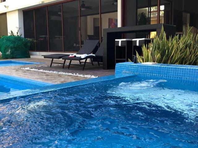Club de Golf villa Rica casa en venta y renta 5 recamaras, cto serv, alberca, paneles solares