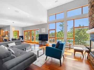 Glen Arbour, Halifax - Patio, Garden, Parking