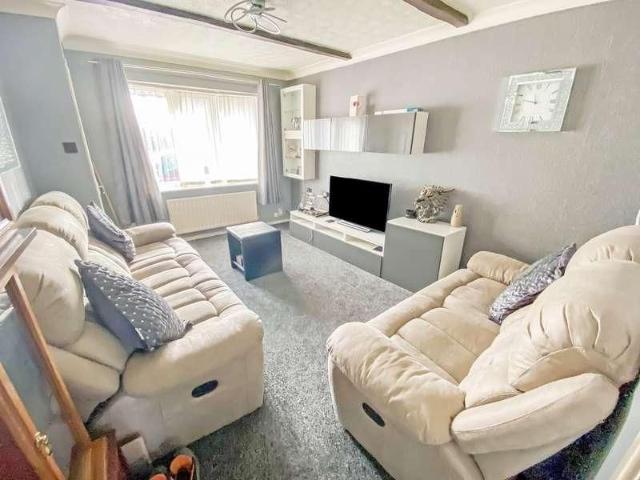 Club Row, Dudley, DY3