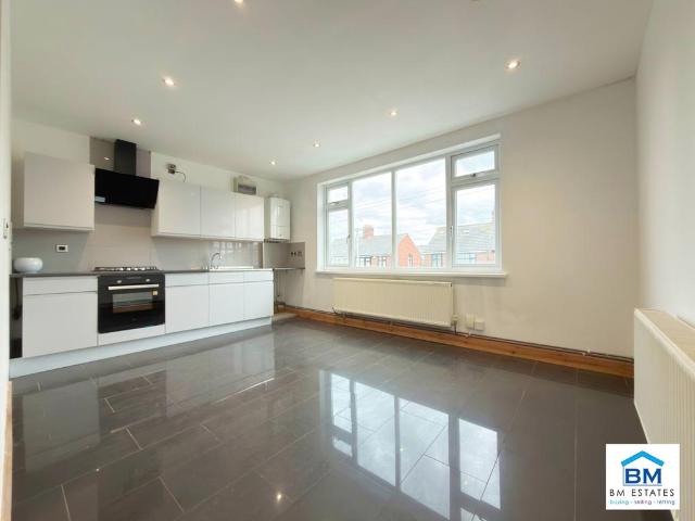 Clumber Road, Leicester LE5 2 bed flat to rent £995 pcm £230 pw