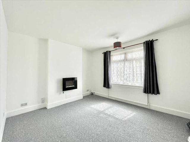 Clumber Street, Kirkby In Ashfield NG17, 2 bed flat to rent, £675 pcm | PrimeLocation