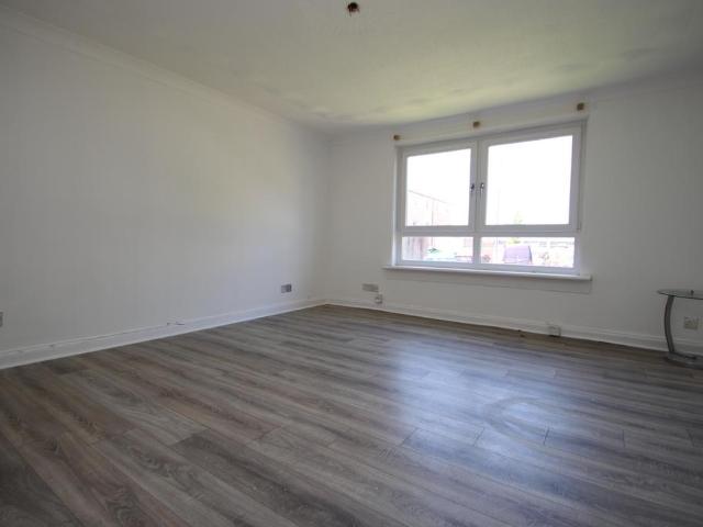 Clunie Place, Coatbridge, ML5 3 bed flat to rent £850 pcm £196 pw