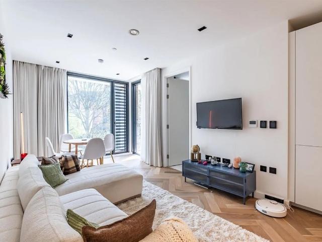 Cluny Mews, Kensington SW5, 1 bed flat to rent, £3,500 pcm | PrimeLocation