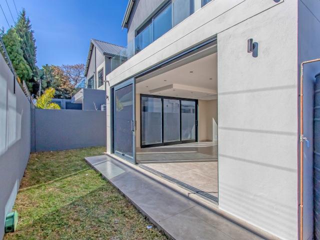 Cluster to rent in Houghton Estate