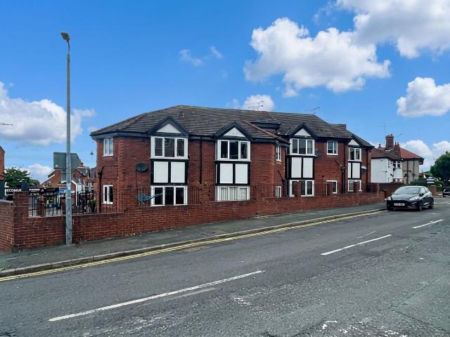 Clwyd Avenue, Saronie Court Clwyd Avenue LL19, 1 bed flat to rent, £625 pcm | PrimeLocation