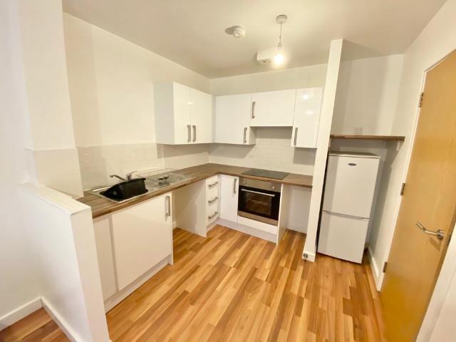 Clyde Court, Leicester, LE1 2 bed apartment to rent £815 pcm £188 pw