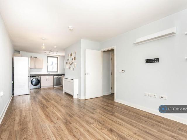Clyde Road, London, N15 2 bed flat to rent £2,100 pcm £485 pw